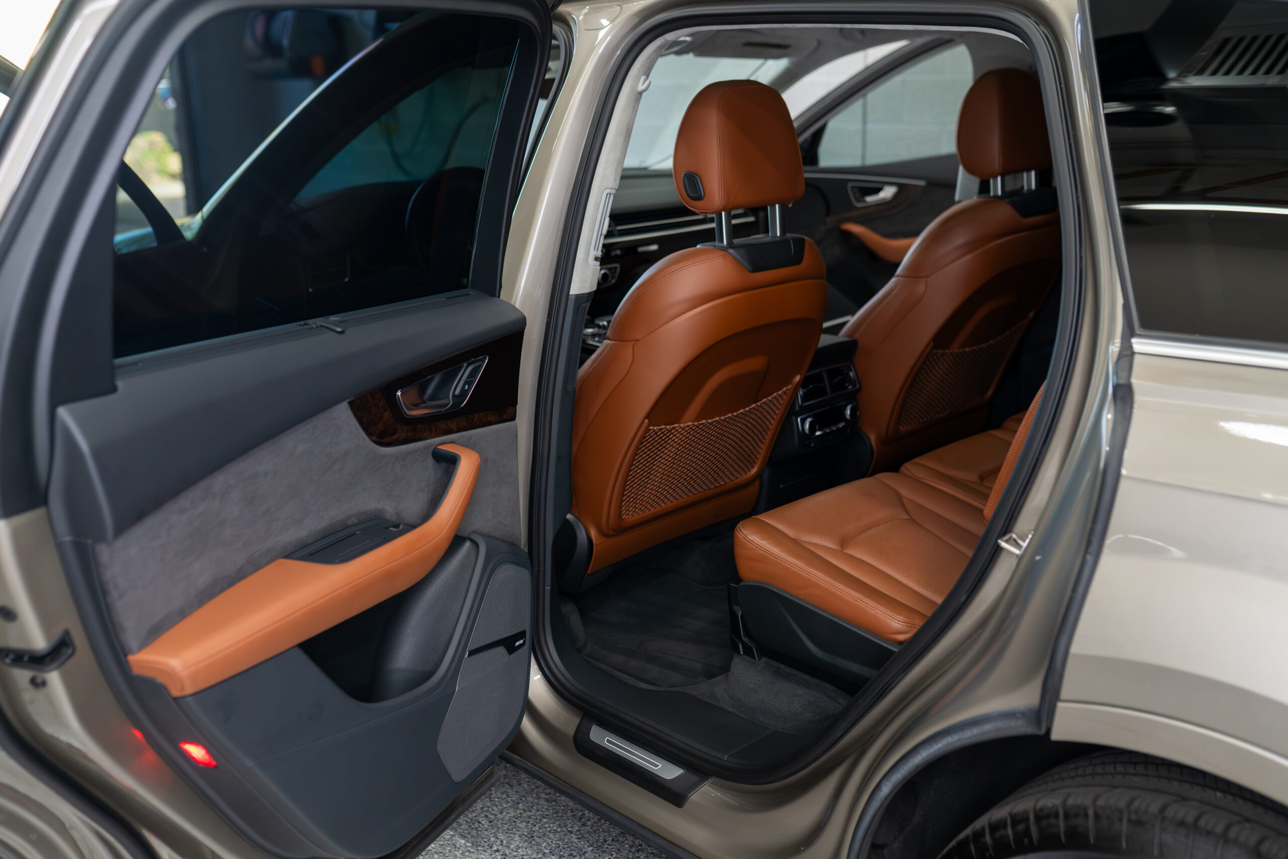 Q7-Interior-025