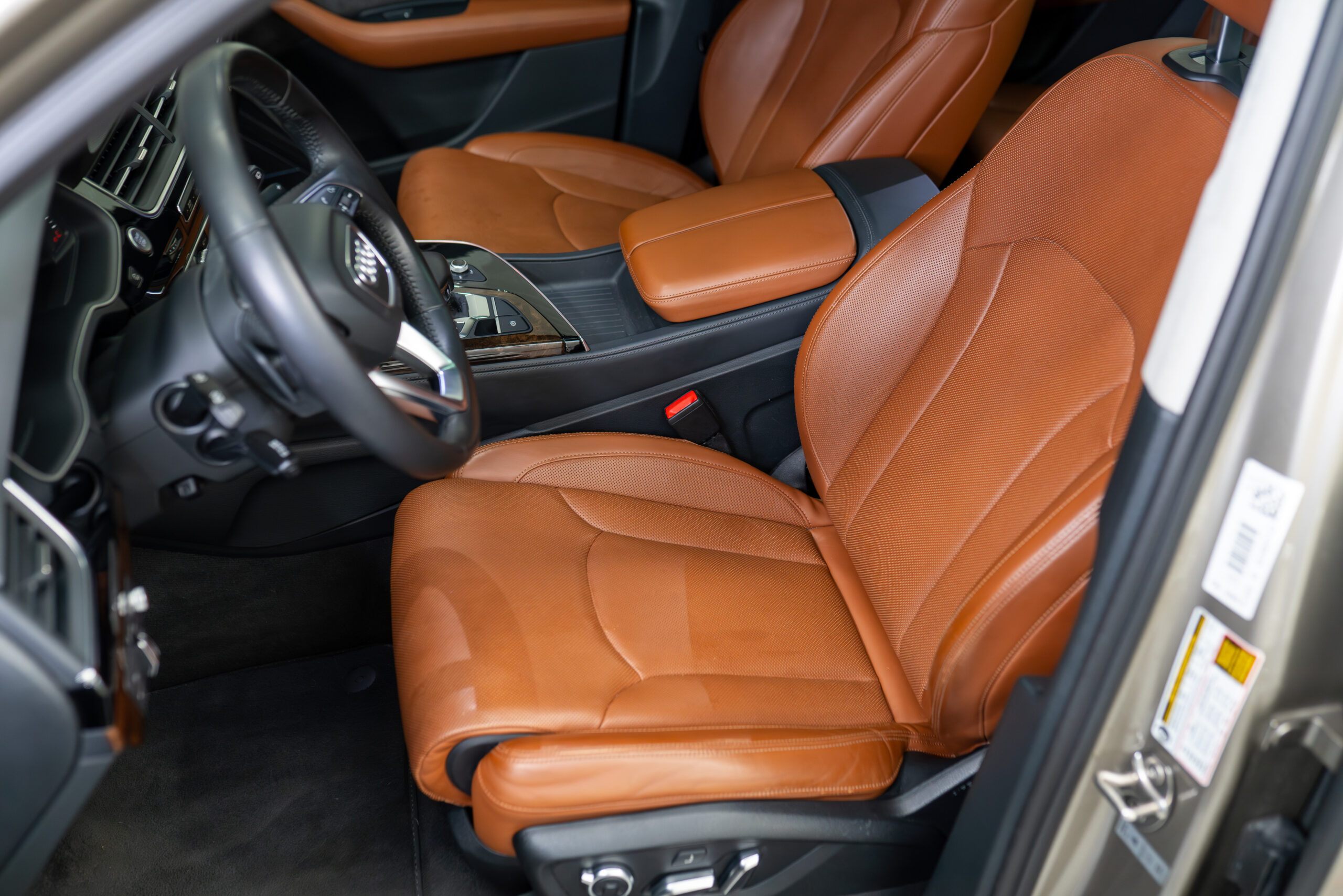 Q7-Interior-043