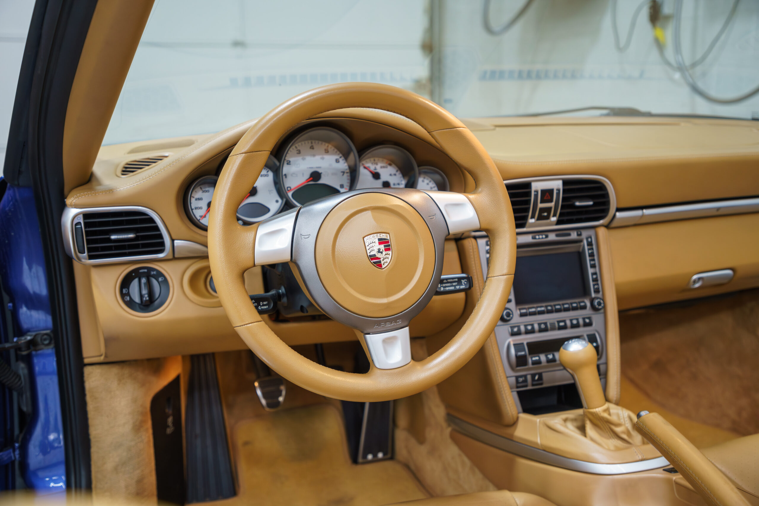 bdcc-blue-997-cab-081