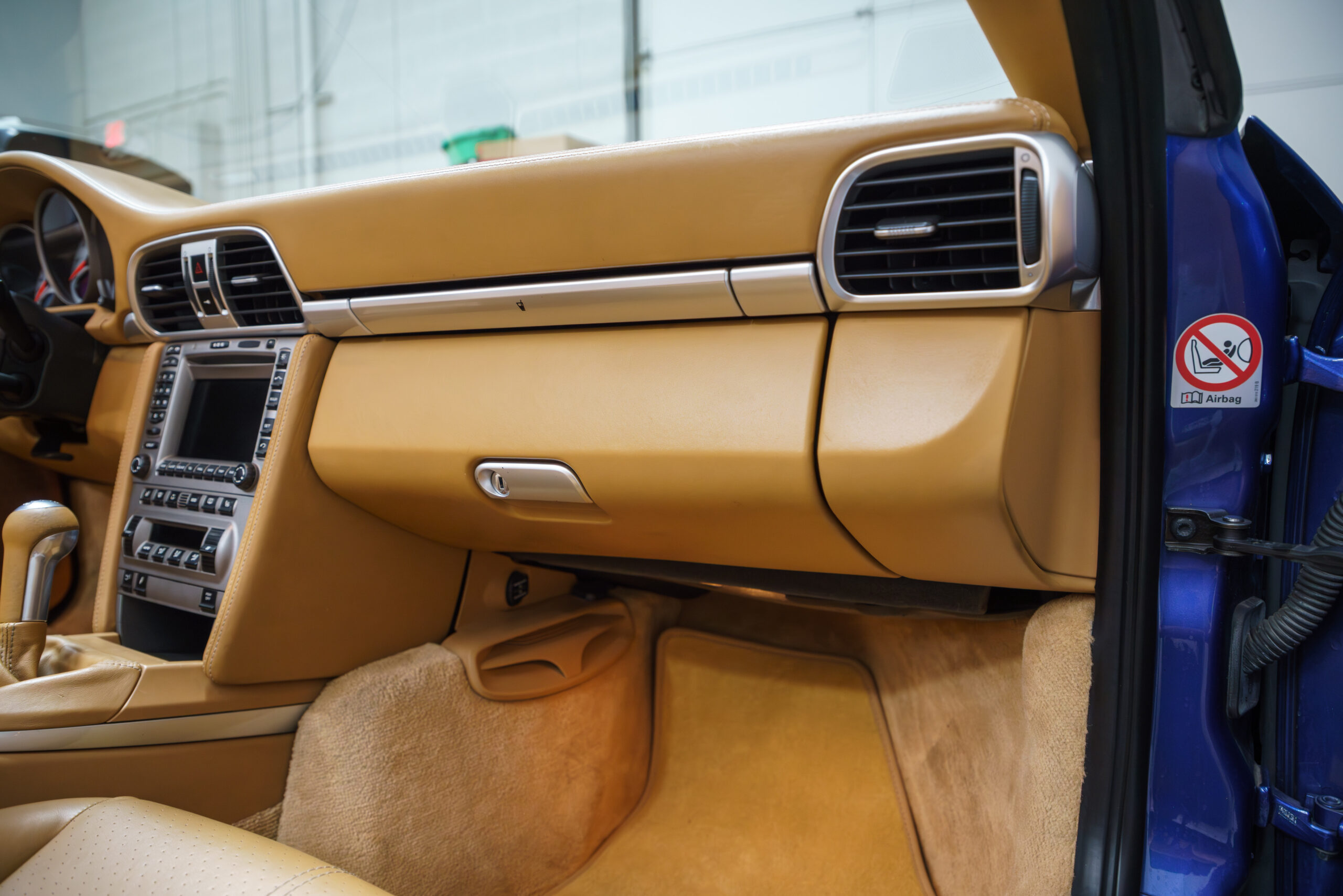 bdcc-blue-997-cab-086